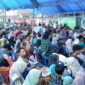 Antusias warga Kota Kendari yang membludak saat menghadiri buka puasa bersama bakal calon Gubernur Sultra, Ruksamin, di Kelurahan Wua-wua, Kota Kendari, Sabtu (30/3/2024). Foto: Ismail