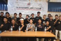 Sekumpulan pemuda yang menamakan diri Jaringan Hugua untuk Sulawesi Tenggara (Jaga Sultra) mendeklarasikan dukungan terhadap Hugua untuk maju pada pemilihan Gubernur (Pilgub) Sultra 2024 di salah satu warung kopi di Kota Kendari, Jumat (29/3/2024). Foto: Ismail
