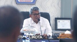 Penjabat (Pj) Wali Kota Kendari Muhammad Yusup saat memimpin rapat (Foto: Istimewa/fnews.id)