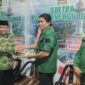 Ketua Penjaringan PBB Muna, Kaharudin Jalil saat menerima berkas pendaftaran Drs Bachrun, M.Si (Foto: Ist)