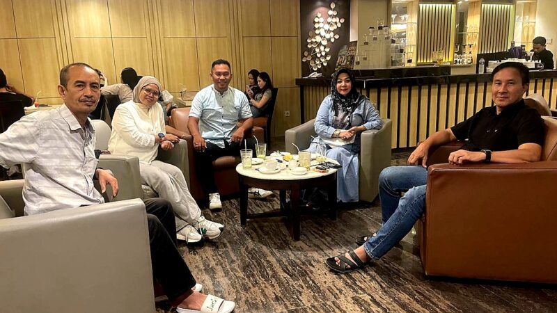 Panitia Musyawarah Besar (Mubes) ke-2. IKA SMAN 4 Kendari saat melakukan rapat persiapan di Kendari (Foto: Istimewa)